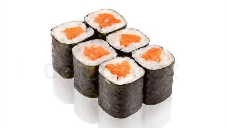 M22 Salmon Roll 三文鱼卷